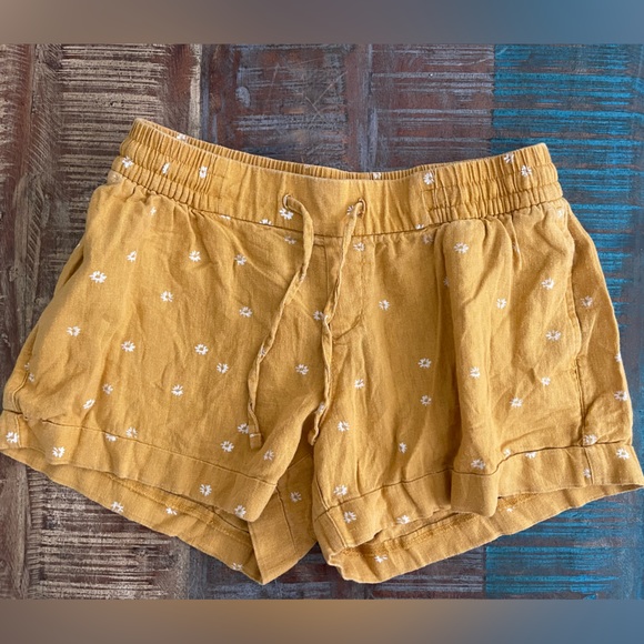 Old Navy Flower Shorts - Picture 2 of 5